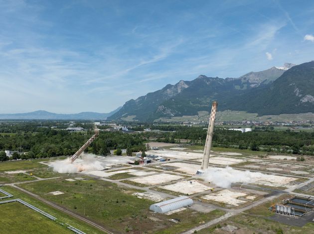 Les cheminées de la raffinerie de Collombey-Muraz sont tombées : de nouvelles perspectives s’ouvrent pour ce site exceptionnel